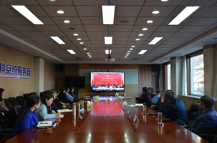 中國(guó)樂凱集中收看十九屆六中全會(huì)新聞發(fā)布會(huì) 