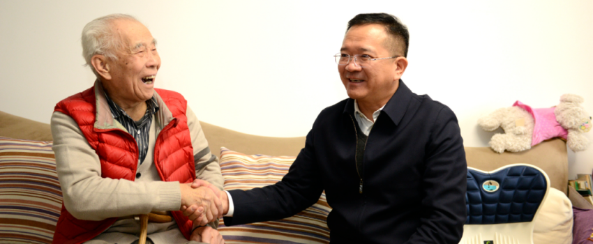 中國樂凱黨委領(lǐng)導(dǎo)看望慰問樂凱老領(lǐng)導(dǎo)、老專家、老干部和生活困難職工